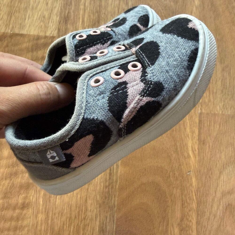 OOMPHIES Leopard slip on girls shoes